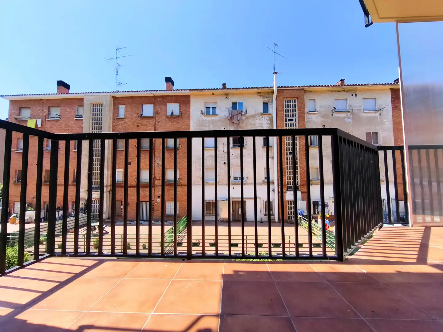 Exterior view of Flat for sale in  Logroño  with Terrace and Furnished