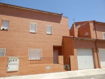 Adossat amb jardí en venda a Calle Noruega 12