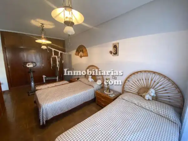 Habitación de Piso en venta en Castro-Urdiales con Calefacción, Terraza y Horno
