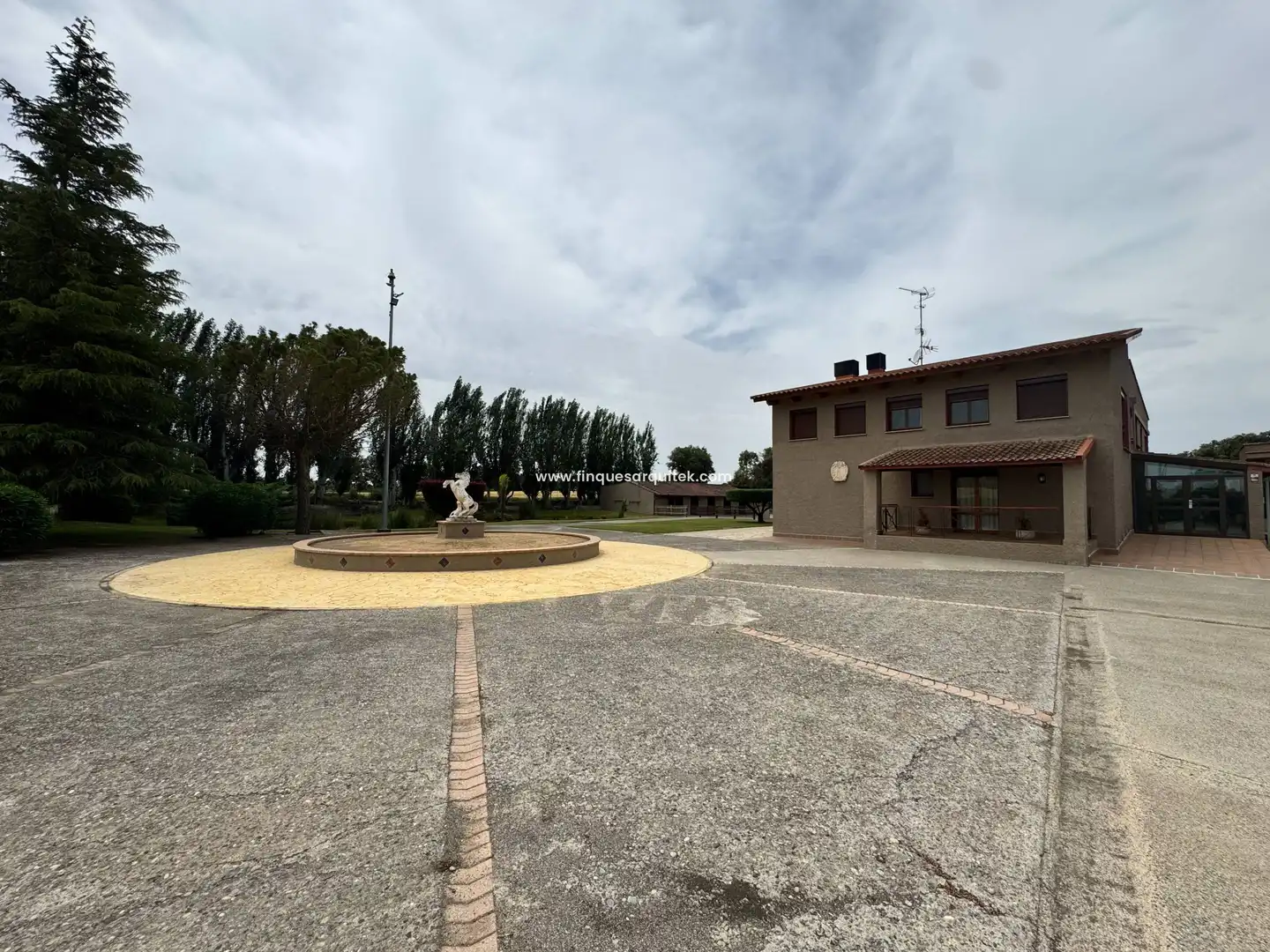Vista exterior de Casa o xalet en venda en Binéfar amb Aire condicionat, Calefacció i Jardí privat