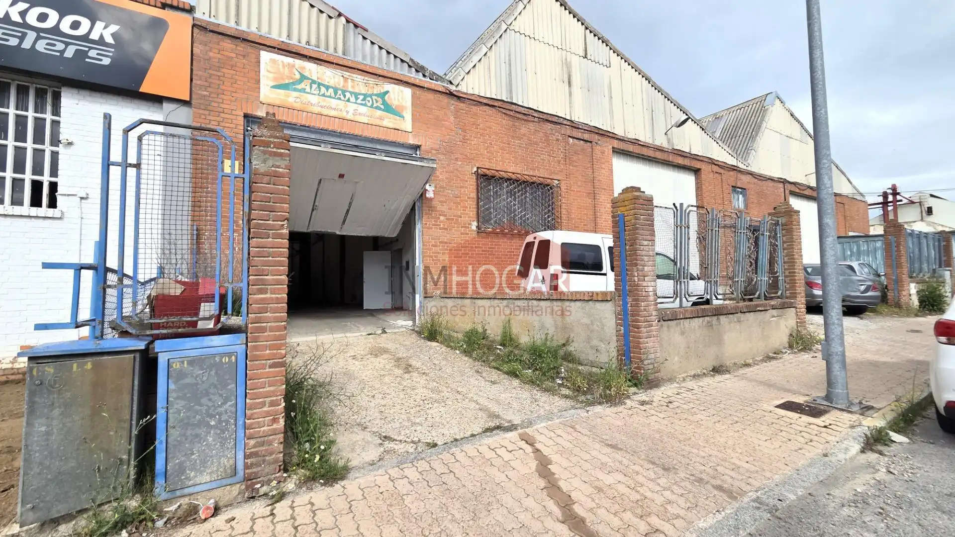 Nau industrial en venda a Hervencias Altas - El Pinar