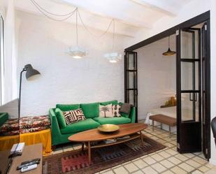 Living room of Study to share in  Barcelona Capital  with Air Conditioner and Terrace