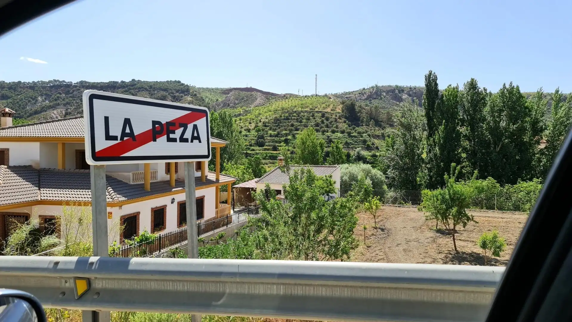 Vista exterior de Casa o xalet en venda en La Peza amb Calefacció, Jardí privat i Terrassa