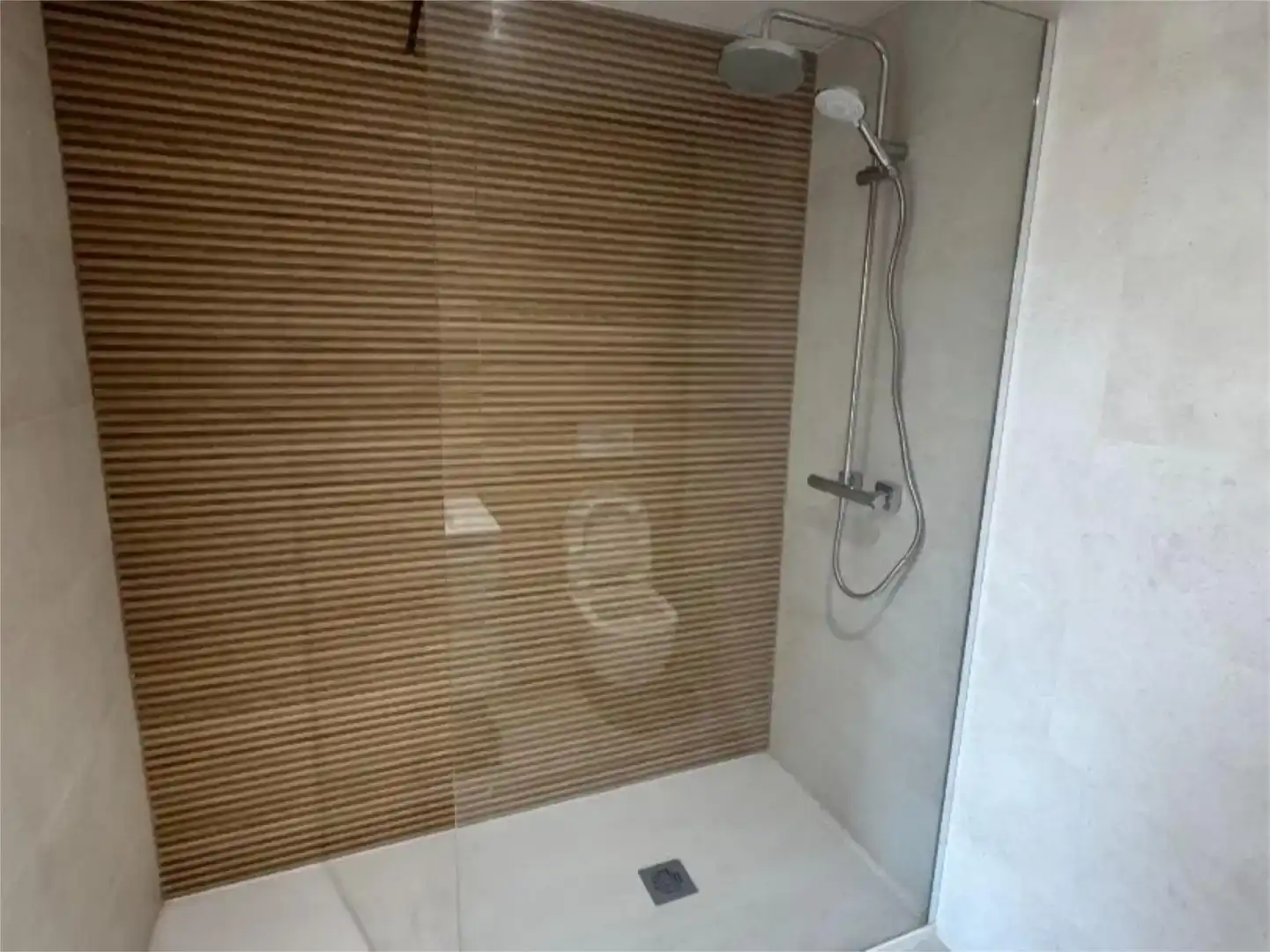 Bathroom of Flat for sale in Torremolinos  with Air Conditioner, Swimming Pool and Balcony