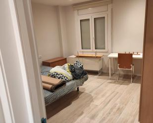 Dormitori de Pis de lloguer en Vic amb Calefacció, Parquet i Moblat