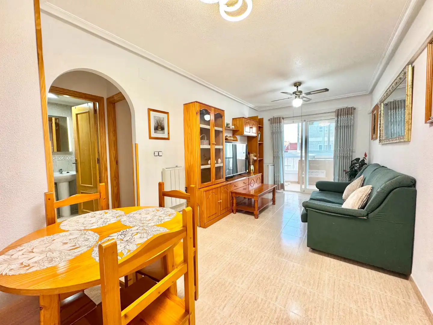 Wohnzimmer von Wohnungen zur Miete in Torrevieja mit Klimaanlage, Möbliert und Waschmaschine
