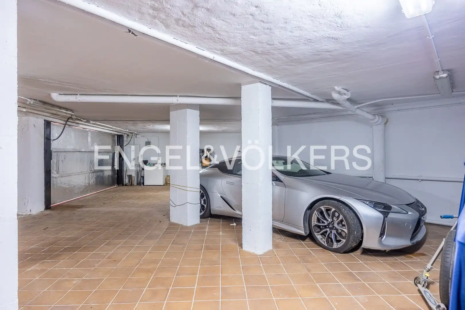Parking de Casa o chalet en venta en Mairena del Aljarafe con Aire acondicionado, Calefacción y Jardín privado