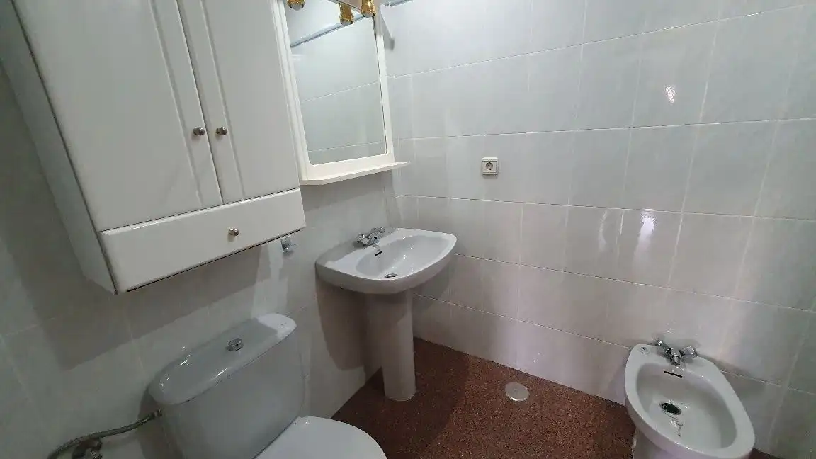 Badezimmer von Wohnung zur Miete in Petrer mit Möbliert, Ofen und Waschmaschine