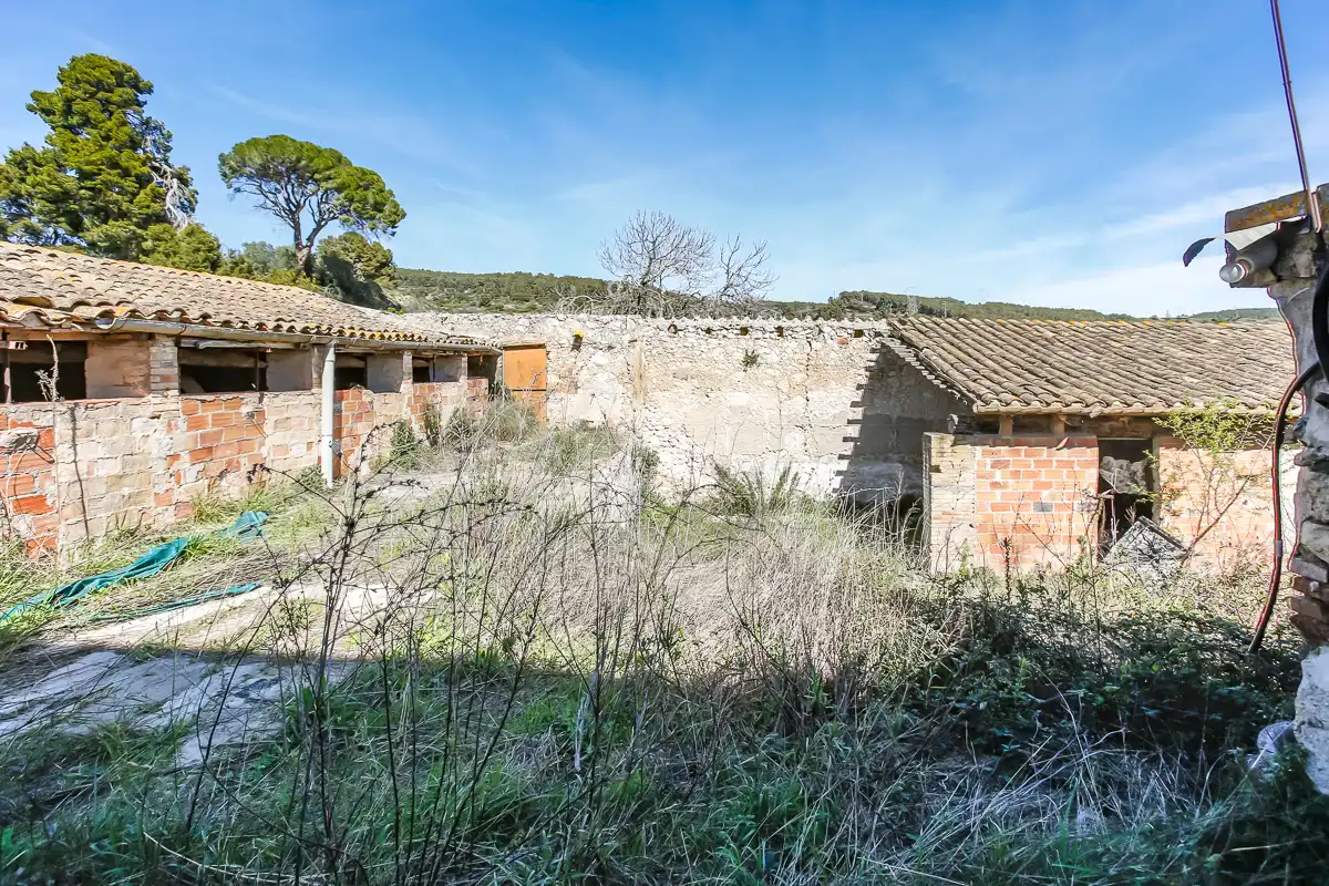 Country house zum Verkauf in Subirats mit Privatgarten und Balkon