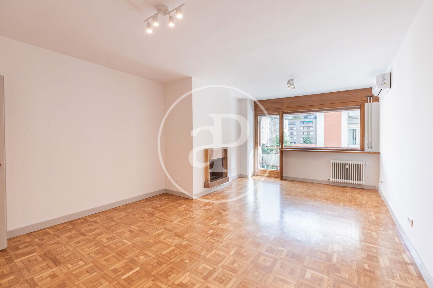 Living room of Flat to rent in  Madrid Capital  with Air Conditioner, Heating and Terrace