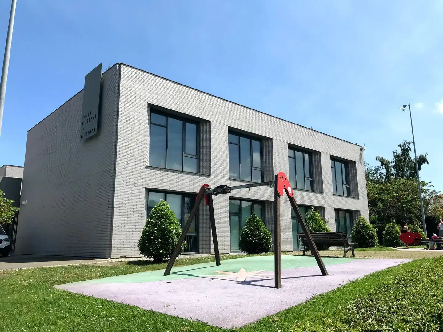 Vista exterior de Piso en venta en Avilés con Calefacción, Trastero y Piscina