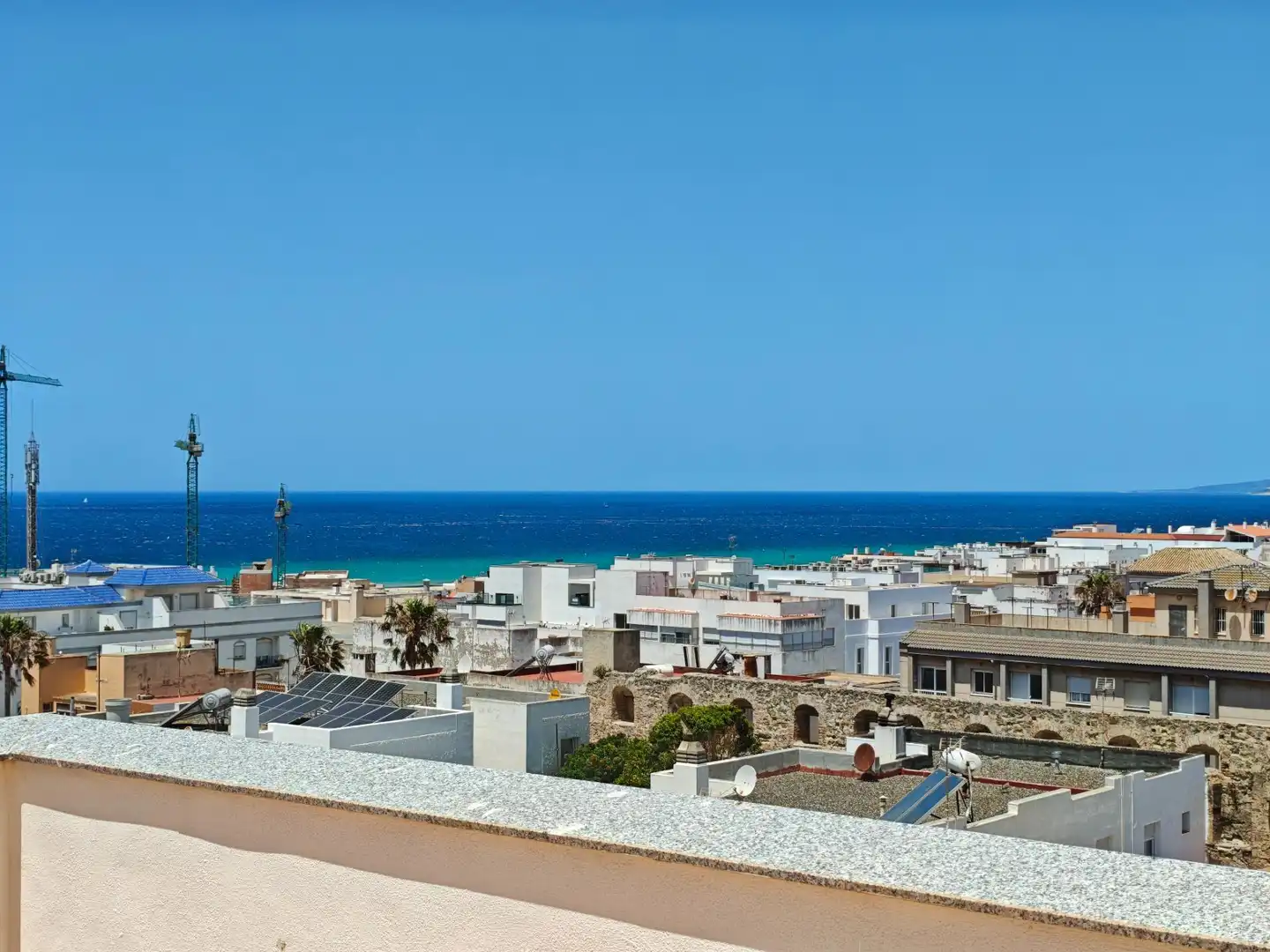 Außenansicht von Wohnungen zum Verkauf in Tarifa mit Klimaanlage, Heizung und Terrasse