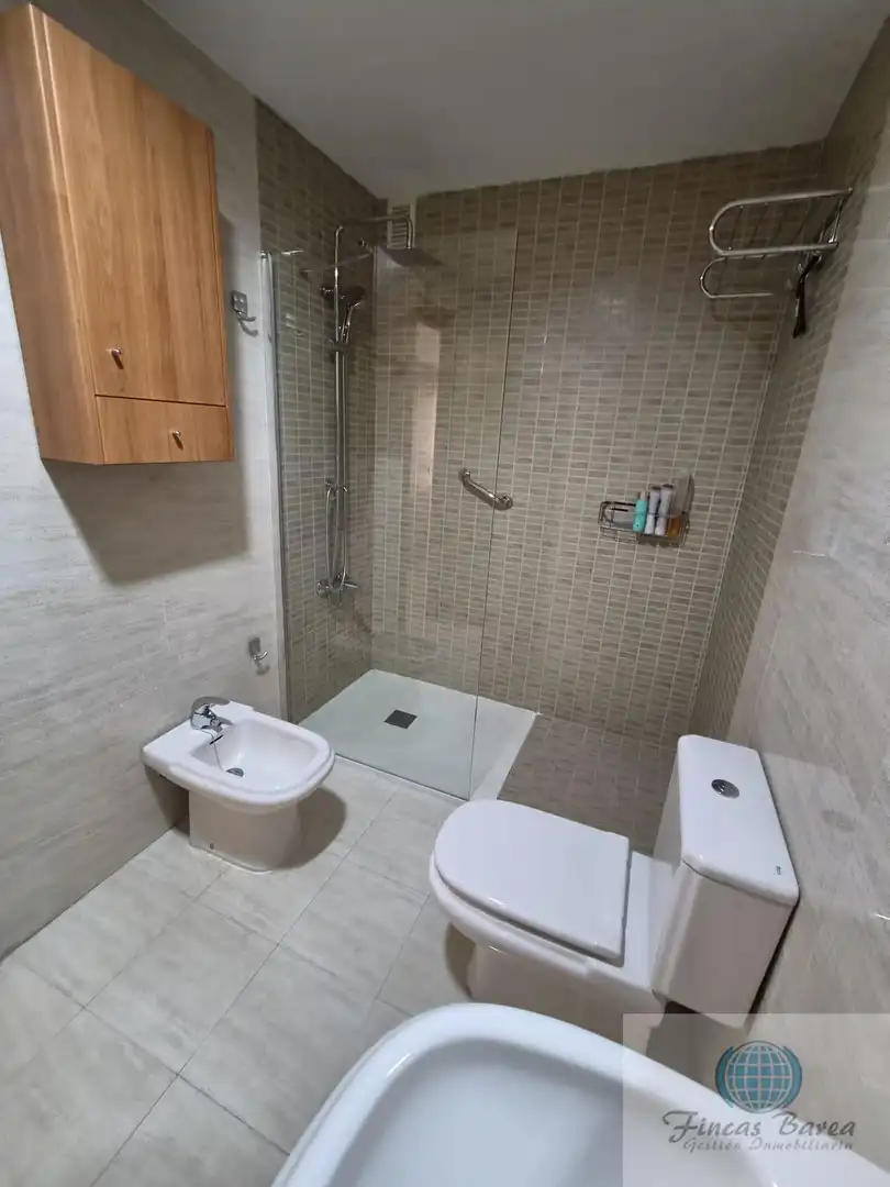 Bathroom of Flat for sale in Fuengirola  with Air Conditioner, Terrace and Community pool