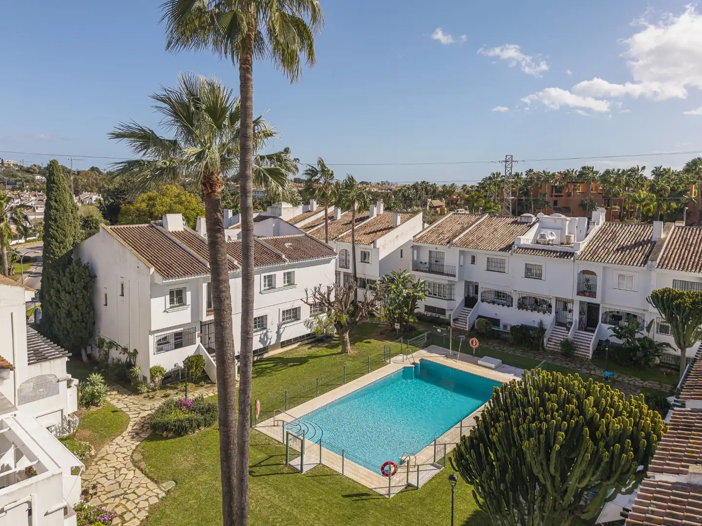 Adossat amb piscina en venda a Nueva Andalucía, imagen 3