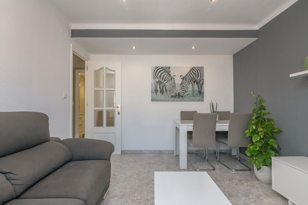 Living room of Flat for sale in Sant Boi de Llobregat  with Oven and Balcony