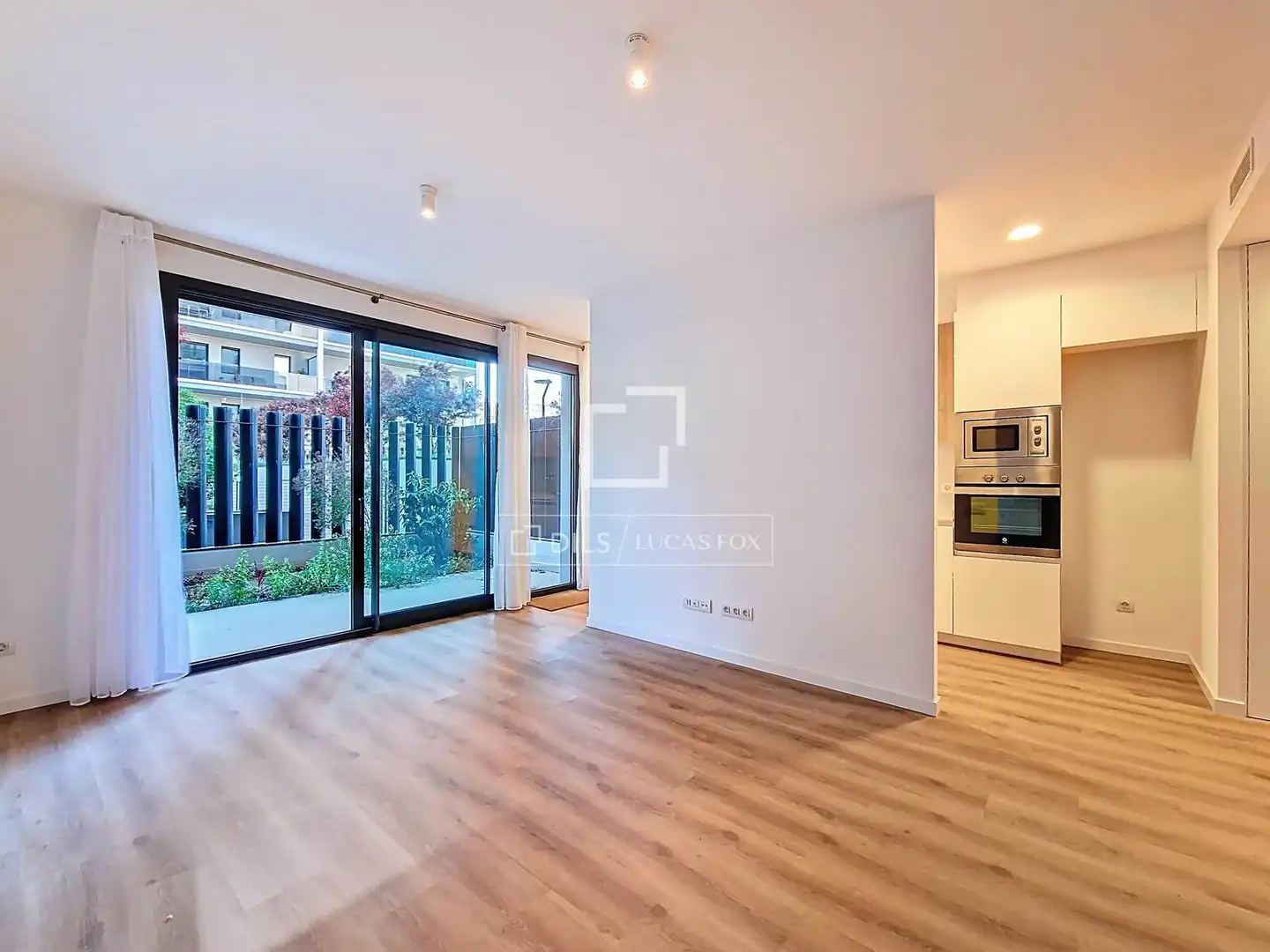 Außenansicht von Wohnung zur Miete in Vilanova i la Geltrú mit Klimaanlage, Heizung und Parkett