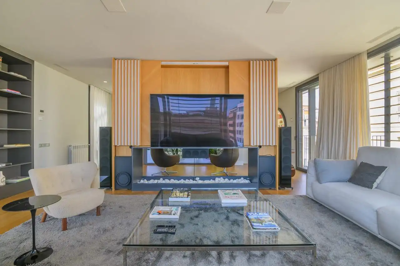 Wohnzimmer von Dachboden zum Verkauf in Barcelona mit Klimaanlage, Heizung und Terrasse