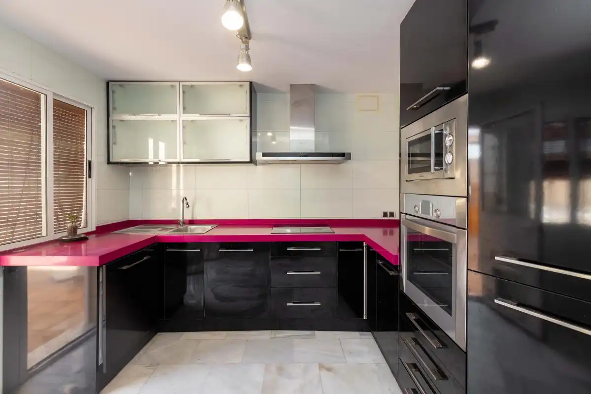 Cocina de Casa adosada en venta en Valencina de la Concepción con Aire acondicionado, Calefacción y Terraza