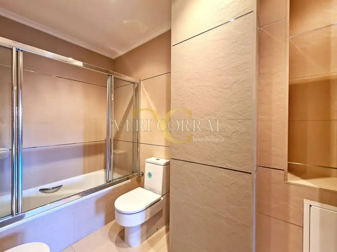 Baño de Casa o chalet en venta en Oviedo  con Calefacción, Jardín privado y Terraza