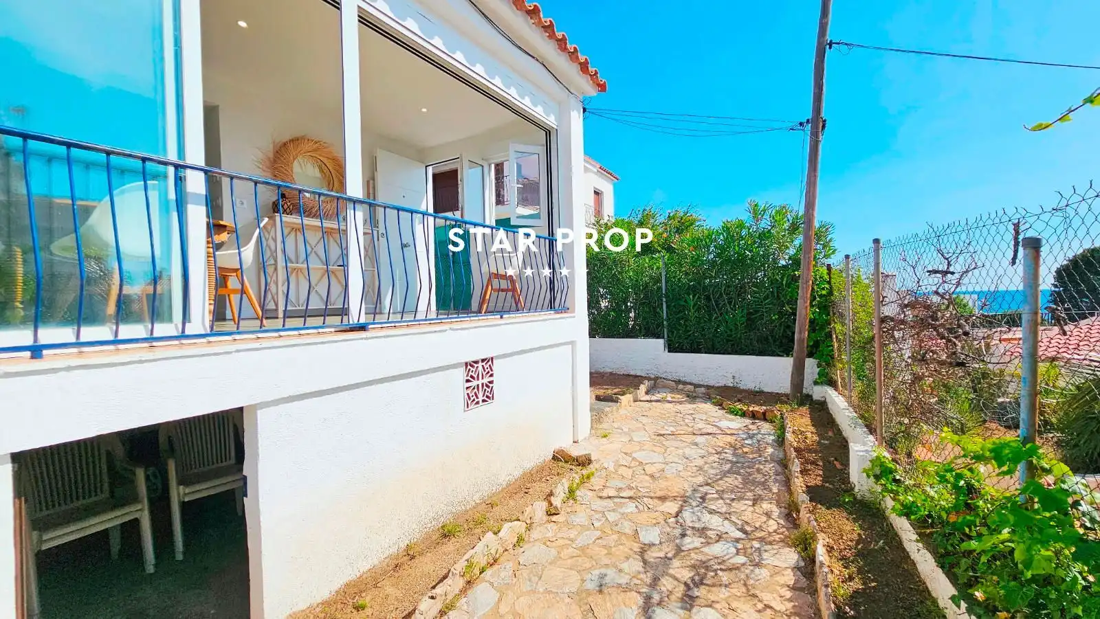 Vista exterior de Casa o xalet en venda en Llançà amb Terrassa, Traster i Moblat