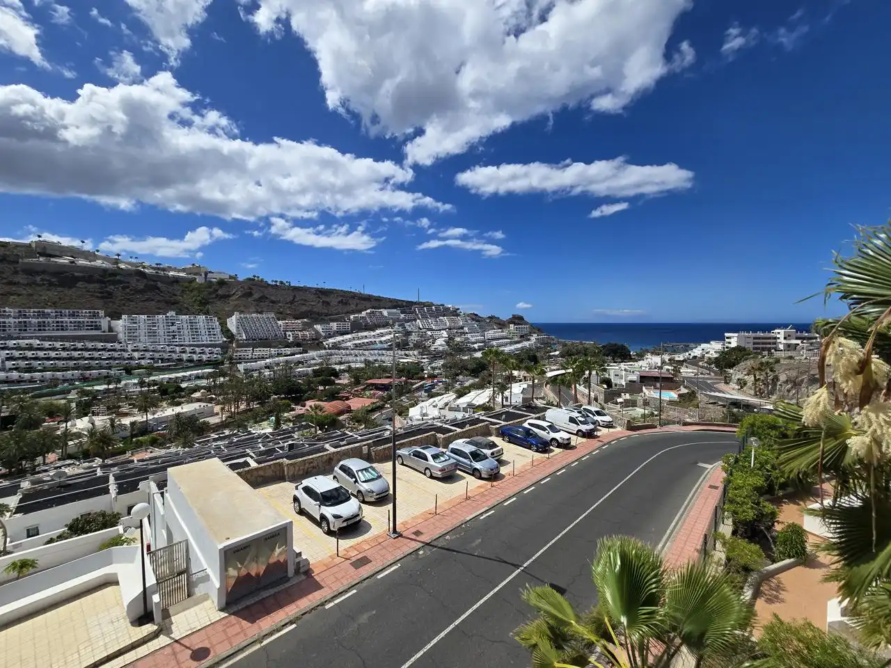 Vista exterior de Apartament en venda en Mogán amb Moblat, Balcó i Piscina comunitària