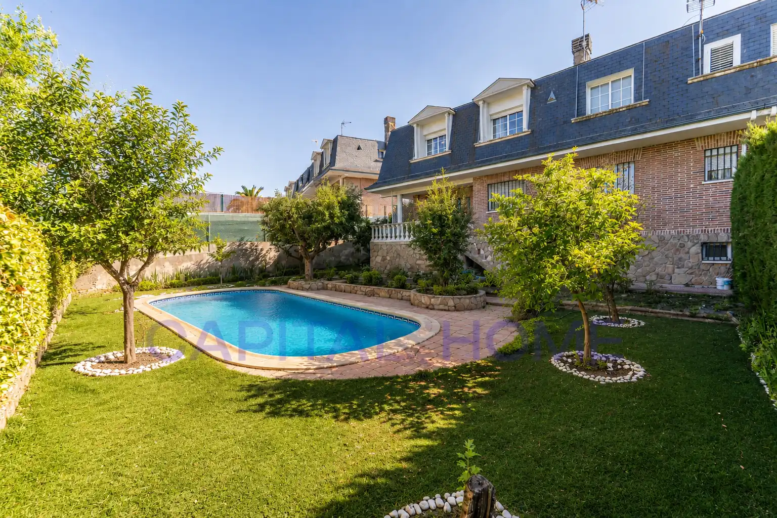 Doppelhaushälfte mit Garten zum Verkauf in Calle del Roble, imagen 2