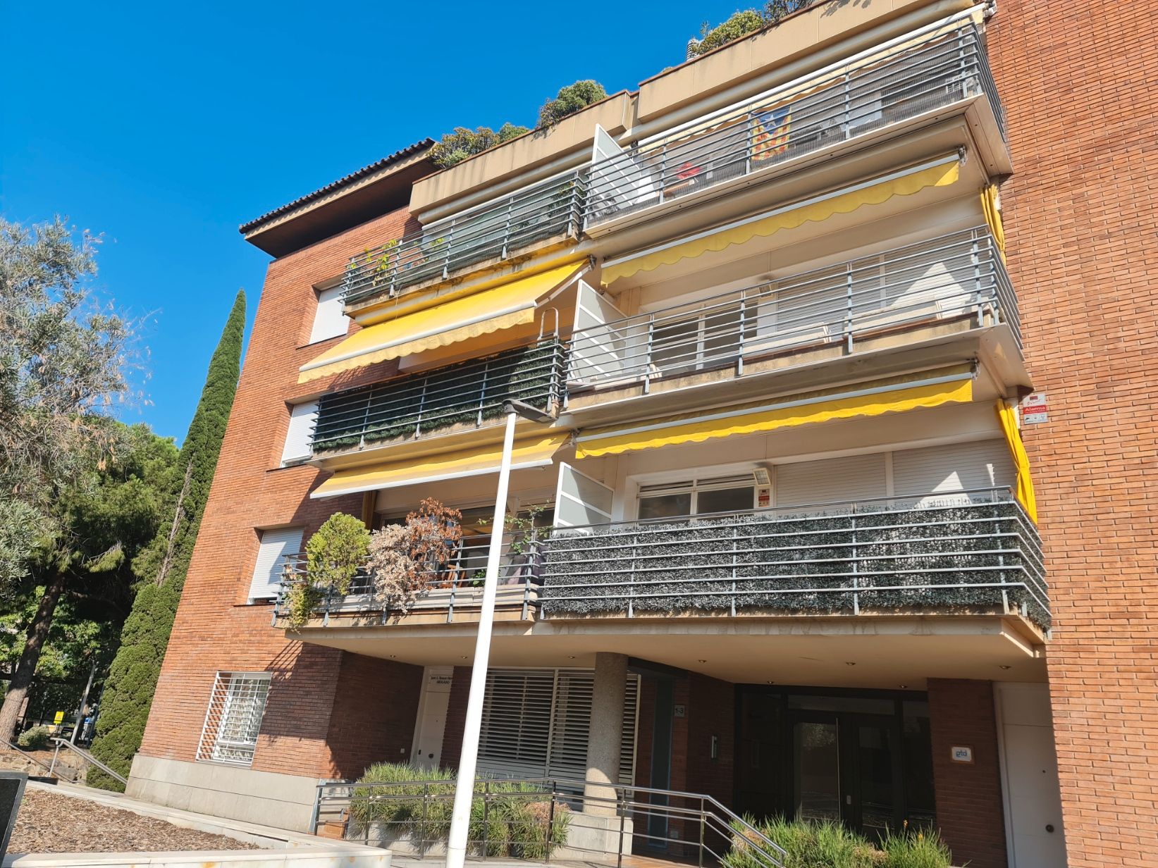 Vista exterior de Pis en venda en Sant Feliu de Llobregat amb Calefacció, Terrassa i Forn