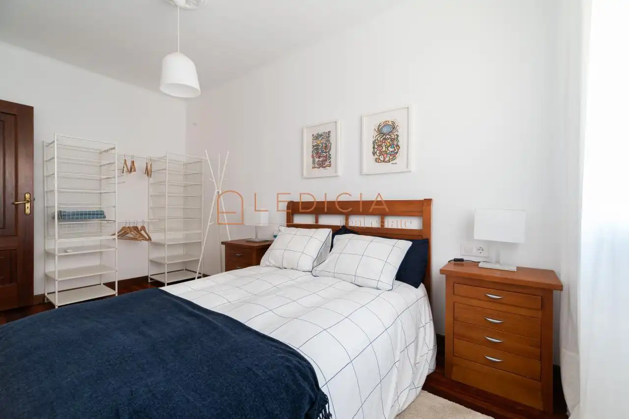 Dormitori de Casa o xalet de lloguer en Cangas  amb Calefacció, Jardí privat i Parquet