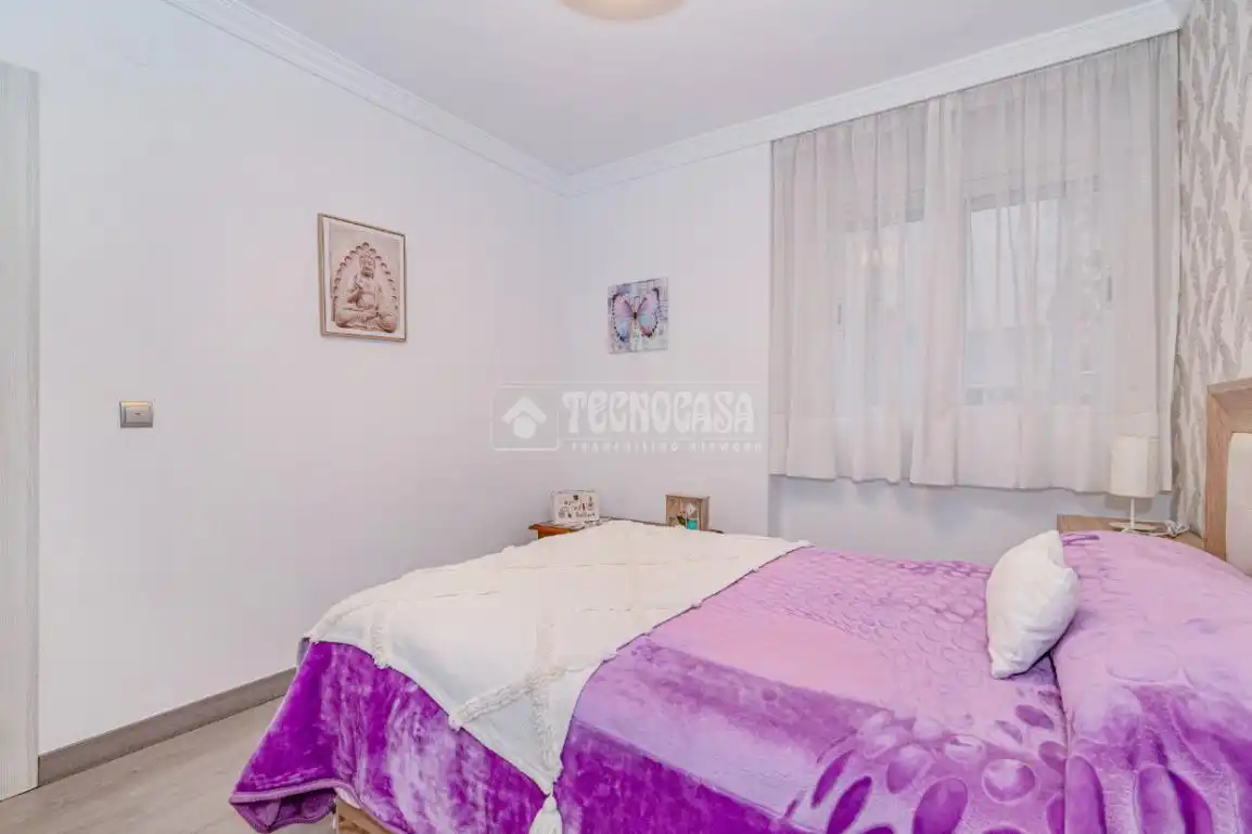 Bedroom of Flat for sale in Loja  with Air Conditioner, Parquet flooring and Balcony