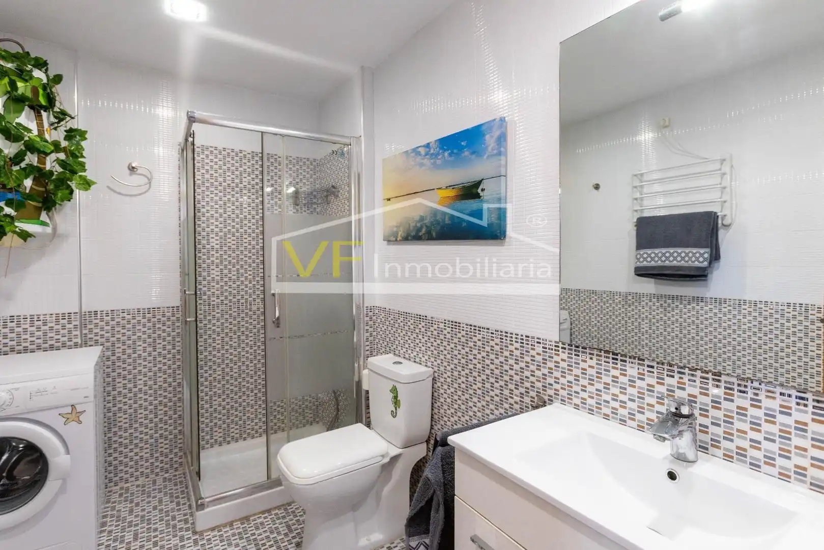 Bany de Apartament en venda en Torremolinos amb Jardí privat, Terrassa i Piscina comunitària