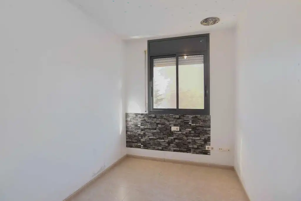 Habitación de Piso en venta en Ripollet con Calefacción y Piscina
