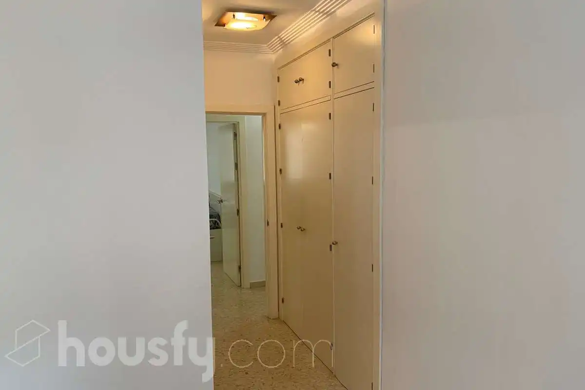 Wohnung zur Miete in Sevilla mit Klimaanlage, Terrasse und Balkon