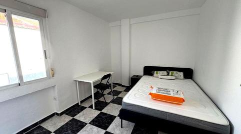 Foto 5 de Pis per a compartir a De Fernando III el Santo, Reyes, Parla