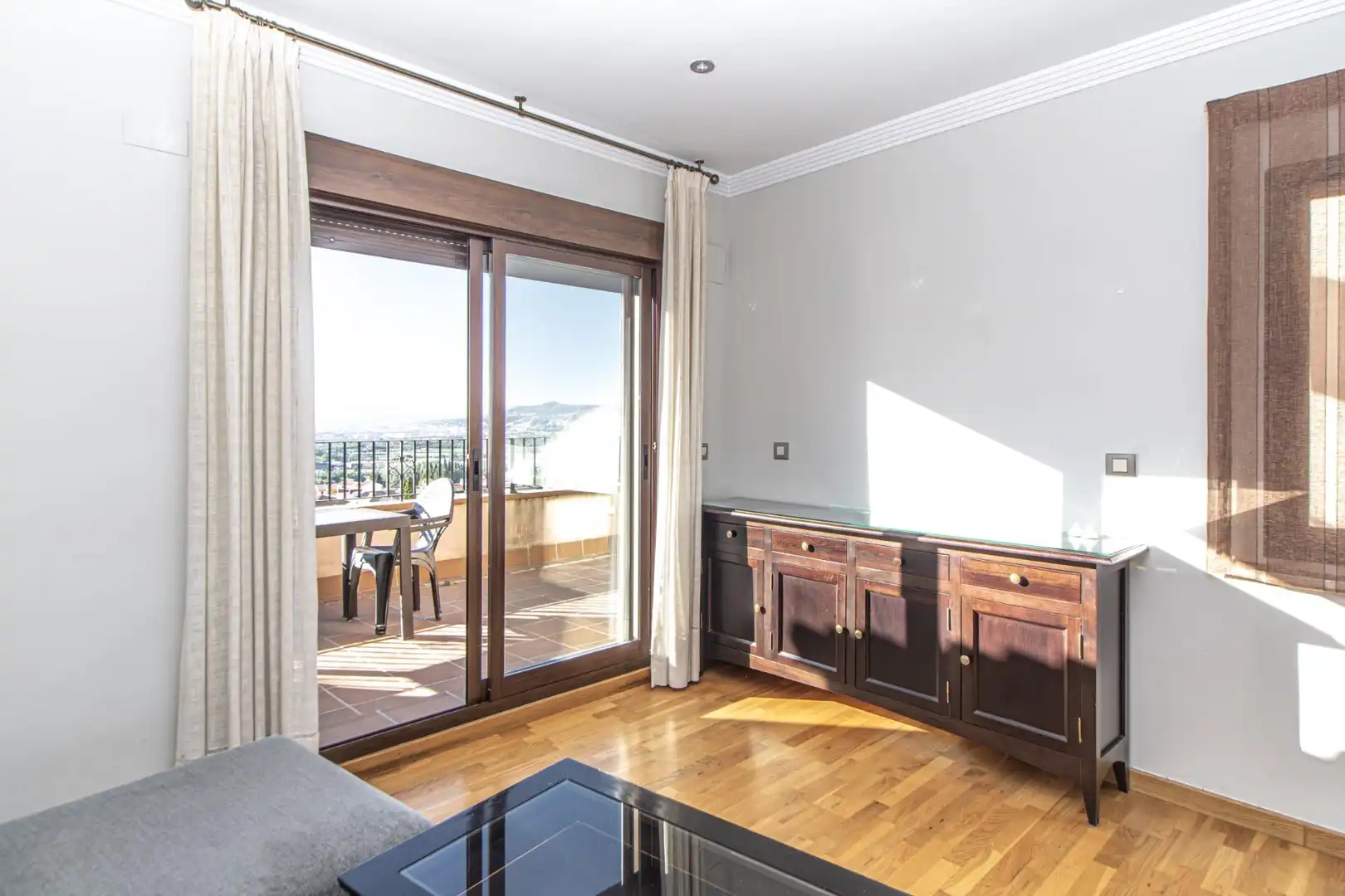 Sala d'estar de Àtic en venda en La Zubia Ciudad