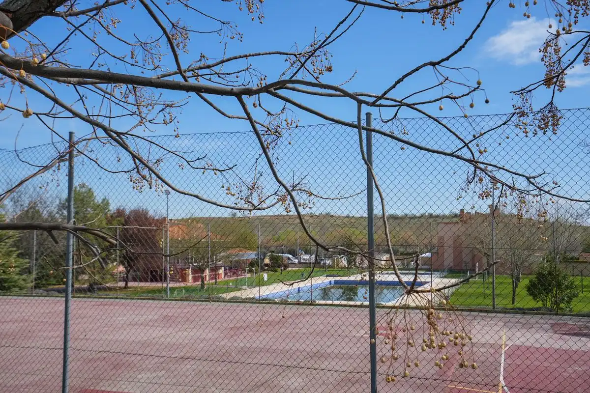 Piscina de Casa adosada en venda en Meco amb Aire condicionat, Calefacció i Jardí privat