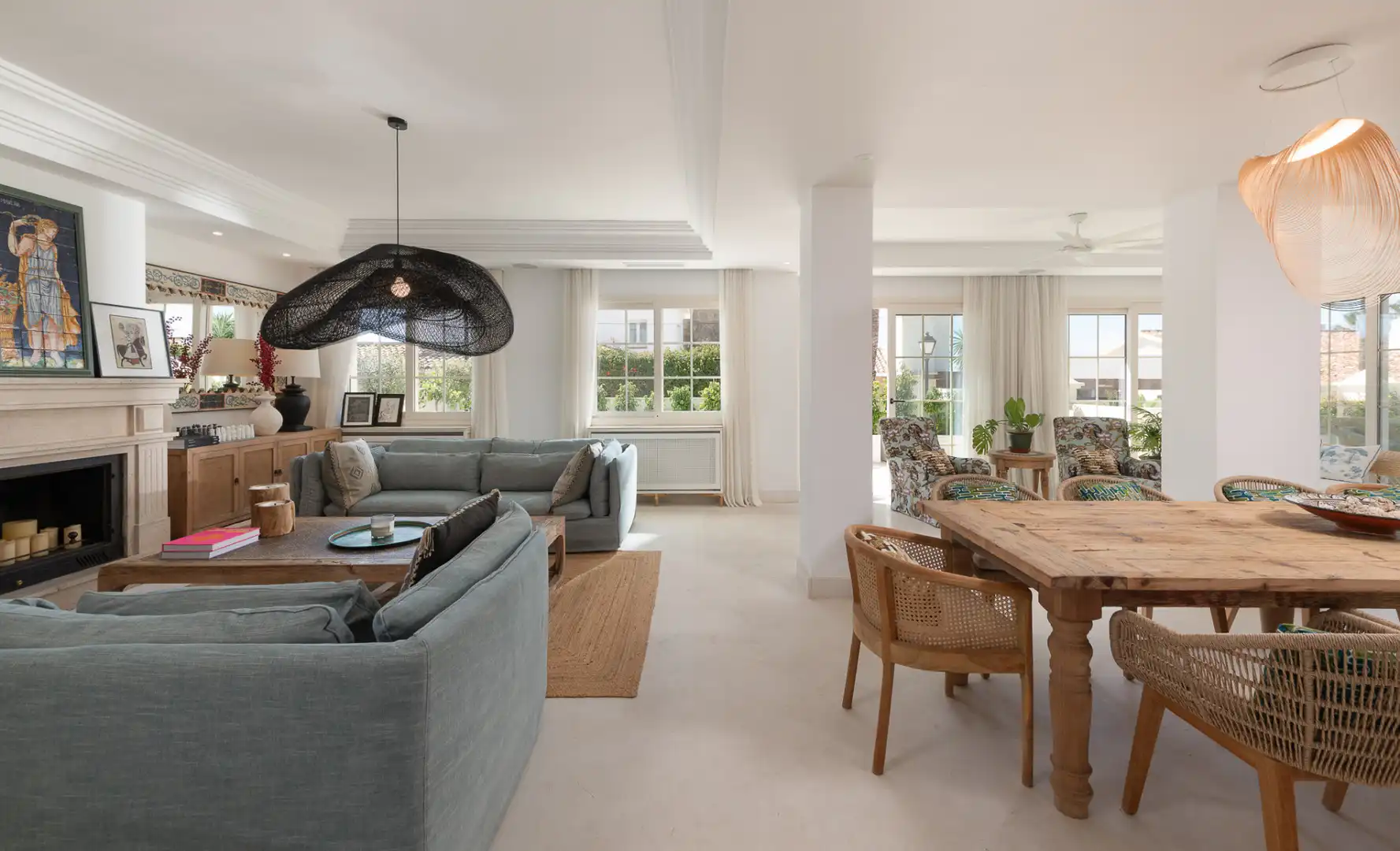 Sala de estar de Casa o chalet en venta en Marbella con Aire acondicionado, Calefacción y Jardín privado
