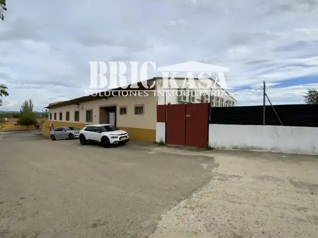 Vista exterior de Local en venta en Torrejoncillo con Aire acondicionado