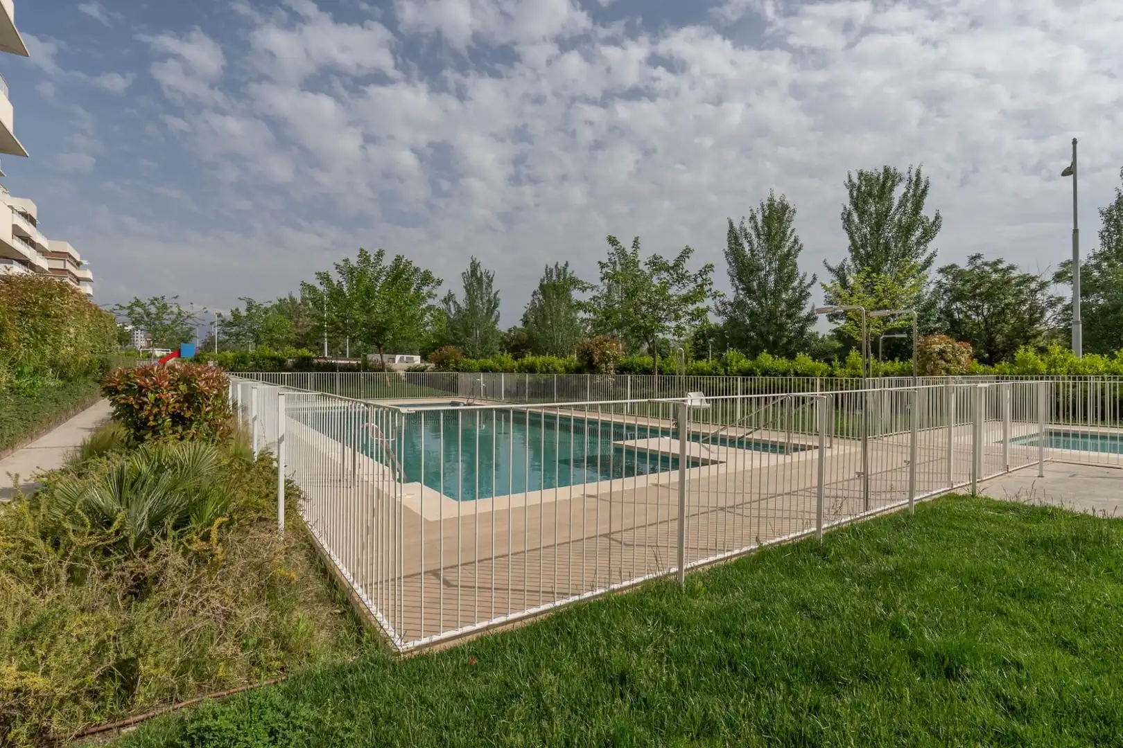 Piscina de Piso en venta en Granada con Aire acondicionado, Calefacción y Jardín privado