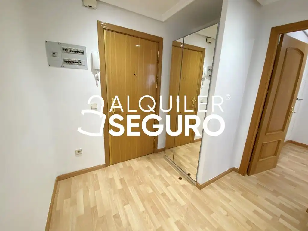 Flat for rent in Madrid  with Air Conditioner and Heating