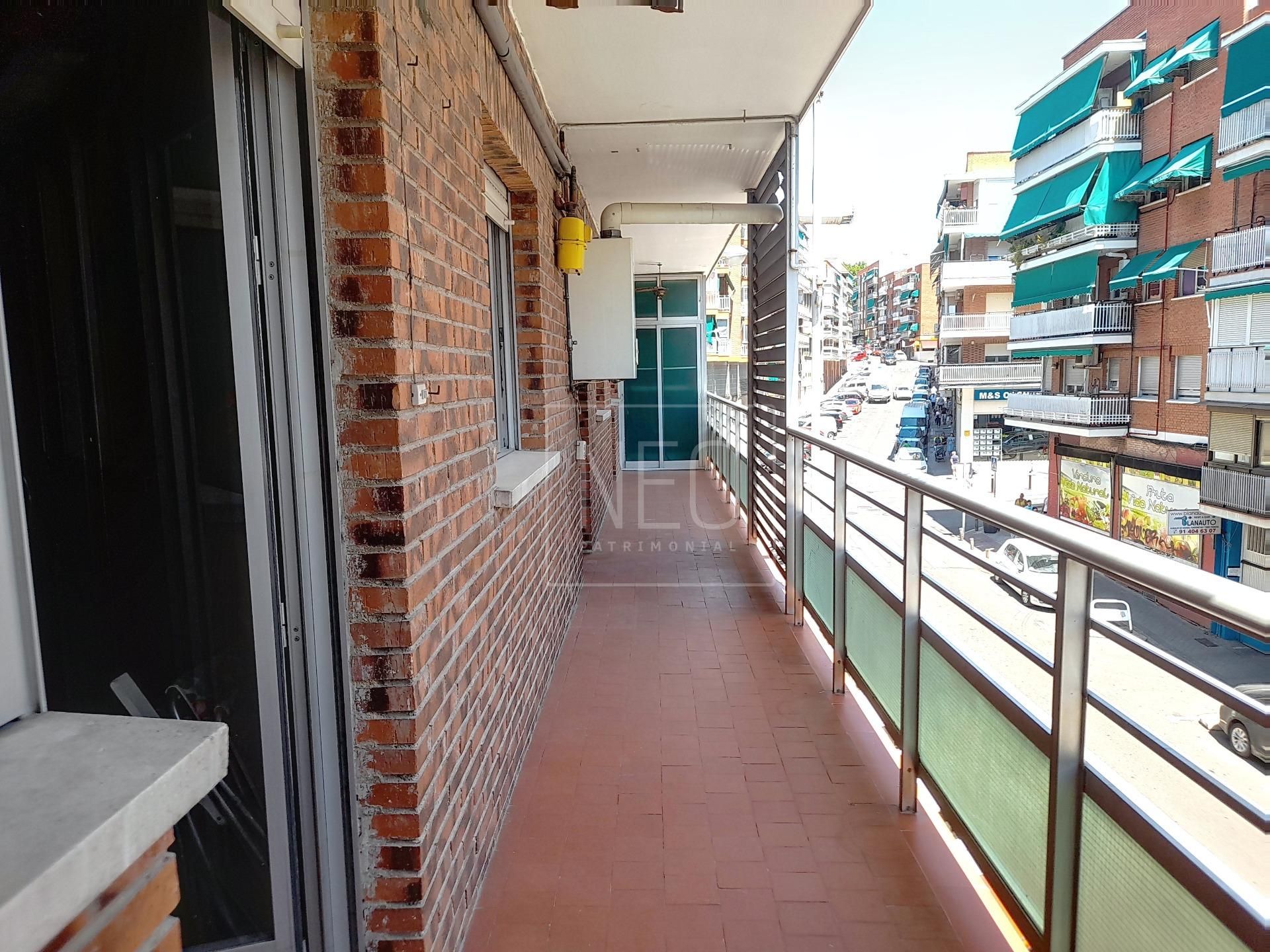 Balcony of Flat for sale in  Madrid Capital  with Heating, Terrace and Storage room