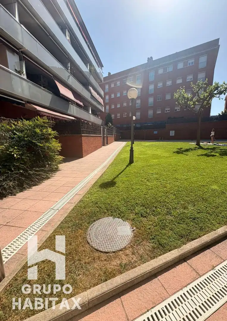 Dúplex en venta en Calle BARBERA DEL VALLES, Can Clos - Pinetons
