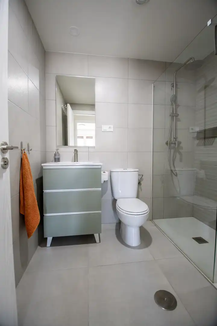 Bany de Pis en venda en Villaviciosa amb Calefacció, Parquet i Terrassa