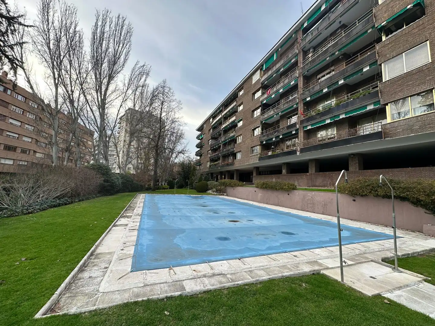 Swimming pool of Flat for sale in Madrid  with Parquet flooring, Terrace and Storage room
