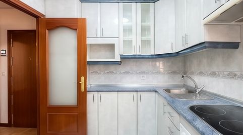 Foto 3 de Piso en venta en Calle de Navalmoral de la Mata, Las Águilas, Madrid Capital