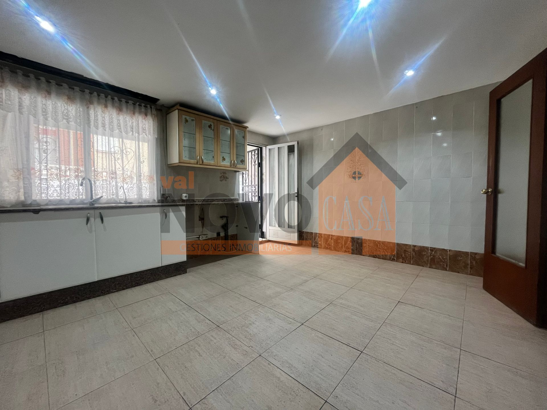 Kitchen of Single-family semi-detached for sale in Silla  with Storage room
