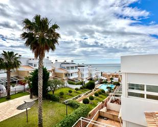 Vista exterior de Casa adosada en venda en Alicante / Alacant amb Aire condicionat, Calefacció i Jardí privat