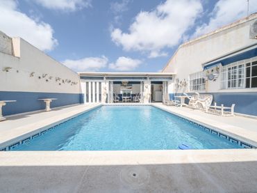 Adossat amb piscina en venda a Santiago de la Ribera