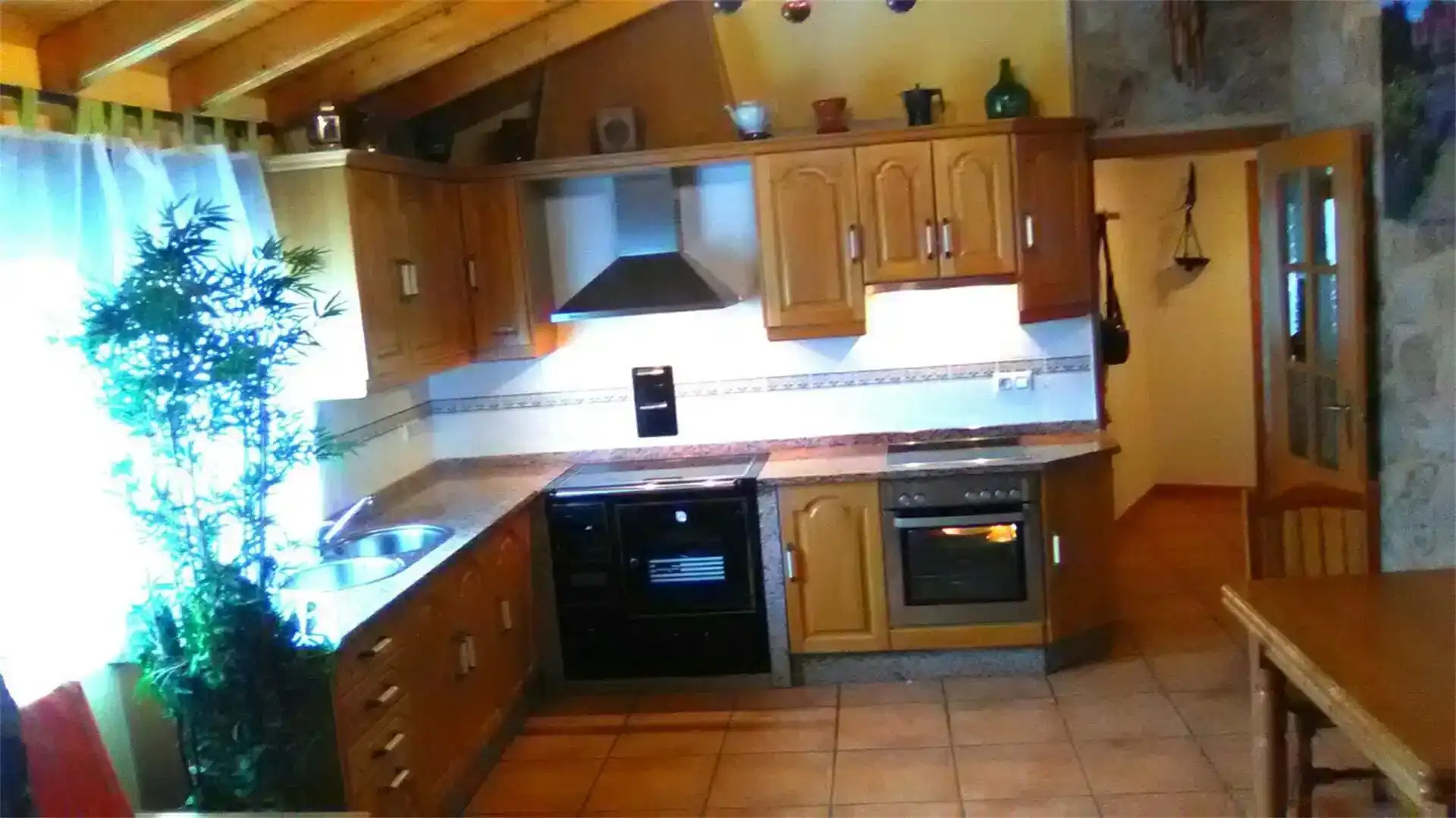 Cuina de Finca rústica en venda en Manzaneda amb Parquet, Traster i Moblat