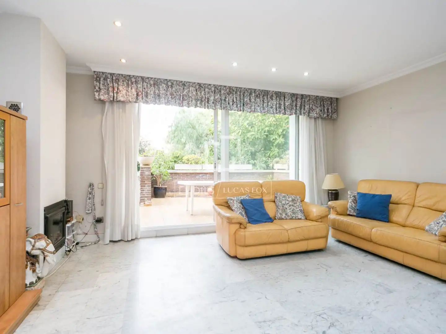 Living room of Houses for sale in Castelldefels  with Private garden, Terrace and Swimming Pool
