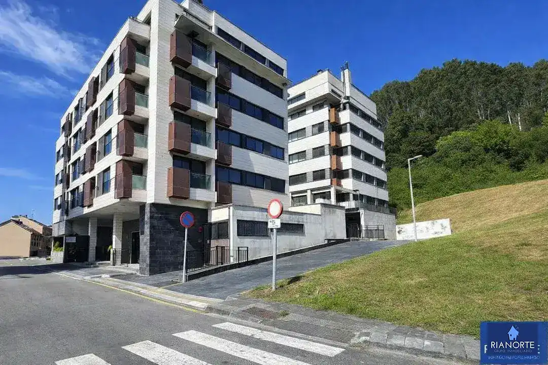 Vista exterior de Pis en venda en Gozón amb Calefacció, Parquet i Terrassa